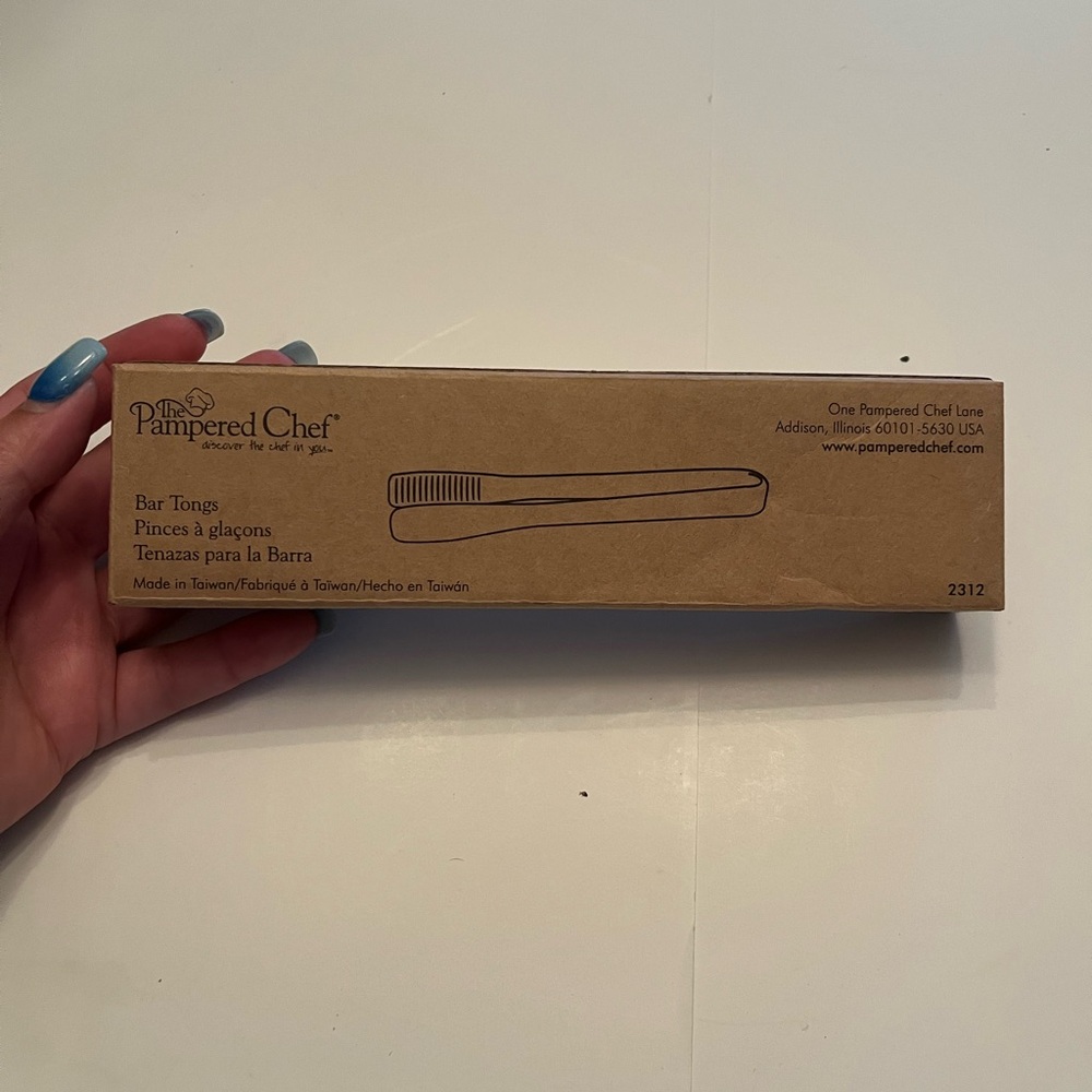 Brand new The Pampered Chef Bar Tongs #2312